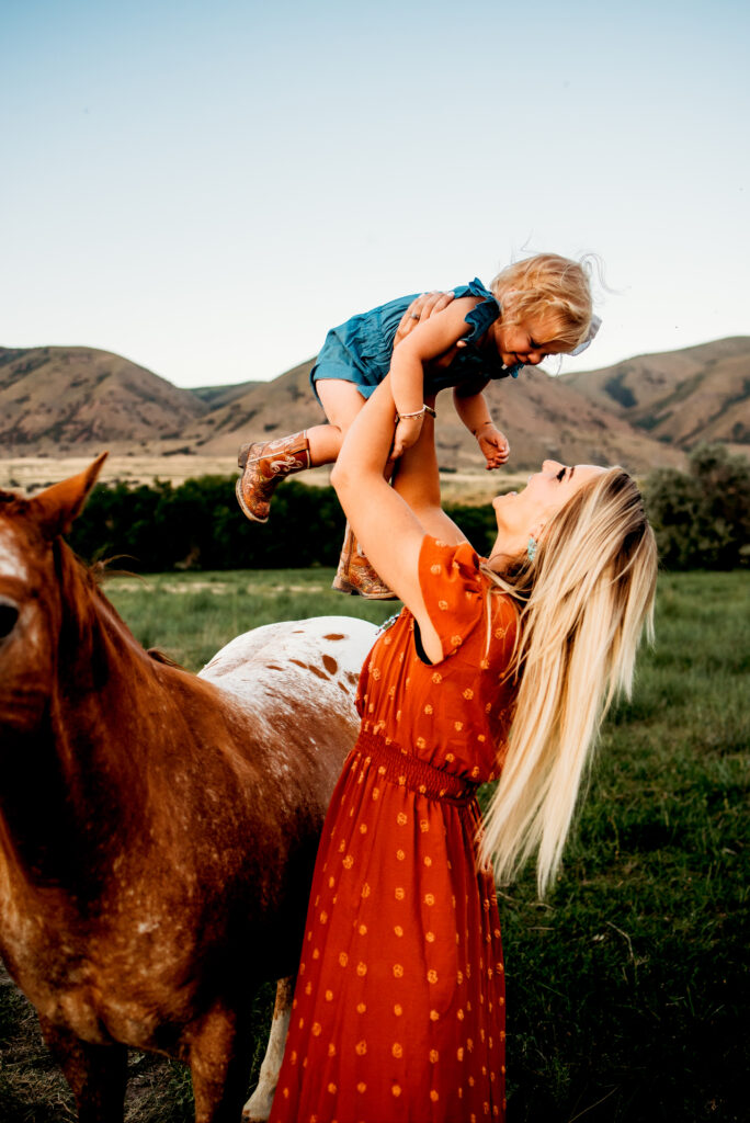 Utah family photos with horses