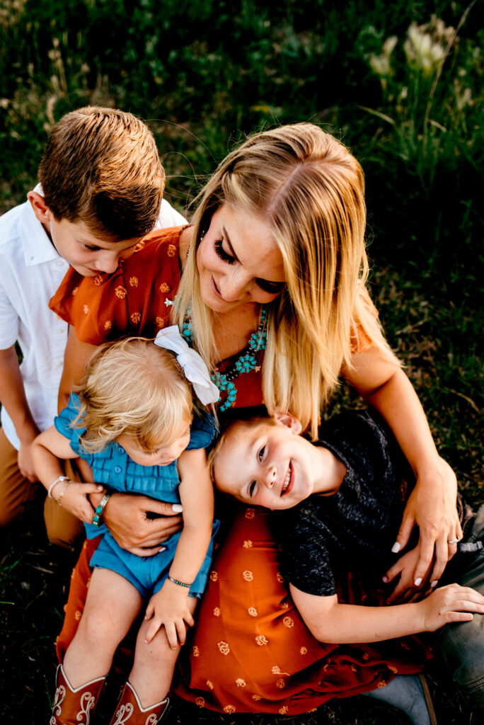Utah family photos in a field in the summer